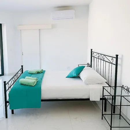 Guesthost - Penthouse With Jacuzzi In Gozo Island! * Marsalforn