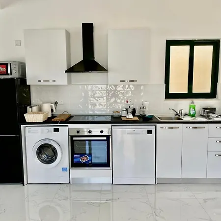 Apartamento Guesthost - Penthouse With Jacuzzi In Gozo Island! Marsalforn