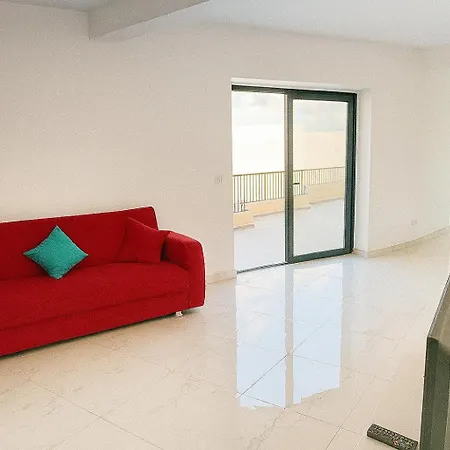 Apartamento Guesthost - Penthouse With Jacuzzi In Gozo Island!