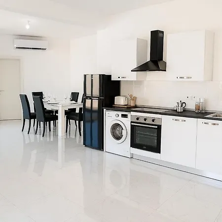 Guesthost - Penthouse With Jacuzzi In Gozo Island! *