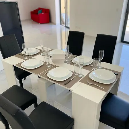Guesthost - Penthouse With Jacuzzi In Gozo Island! Apartamento Marsalforn