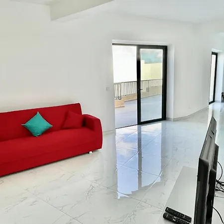 Guesthost - Penthouse With Jacuzzi In Gozo Island! * Marsalforn
