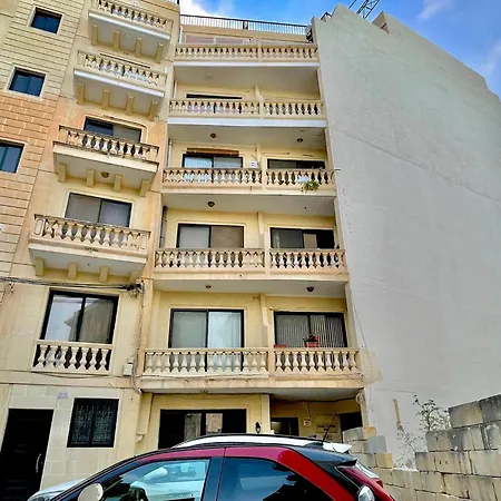 Guesthost - Penthouse With Jacuzzi In Gozo Island! Appartamento *