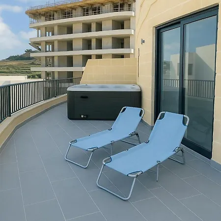 Guesthost - Penthouse With Jacuzzi In Gozo Island! * Marsalforn