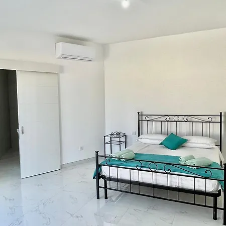 Guesthost - Penthouse With Jacuzzi In Gozo Island! Apartamento *