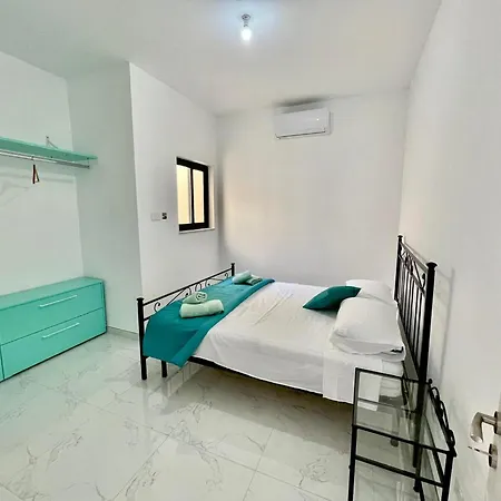 Apartamento Guesthost - Penthouse With Jacuzzi In Gozo Island! *